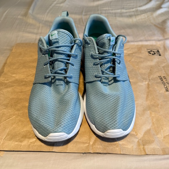 Nike Roshe One ‘Mica Blue’ Sneakers - Picture 2 of 8
